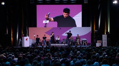 Zortziko txikia. Txaber Altube eta Onintza Enbeita.