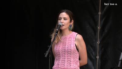 Alaia Martin. Tolasako azokara doan baserritarra.