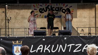 Azken Hatortxu Rock Lakuntzan. Gauzak biltzen. Hiruak.