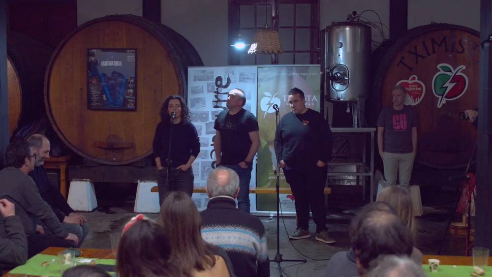 Emaneurre taldeak Ordizian antolatutako bertso afaria sarean