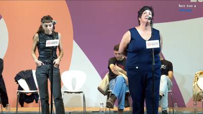 Kopletan. Onintza Enbeita eta Aissa Intxausti.