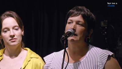 Onintza Enbeita eta Oihana Iguaran.