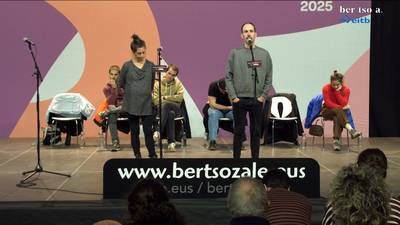 Sei puntuko motza. Xabat Galletebeitia eta Jone Uria