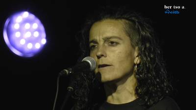Maialen Lujanbio. Iritzi emaileen exposizioa.