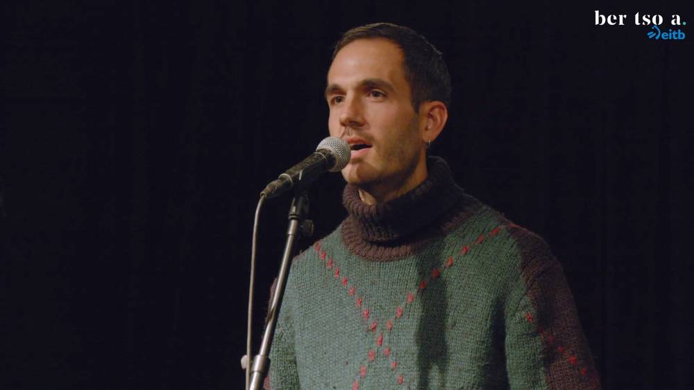 Hasierako agurra. Julio Soto