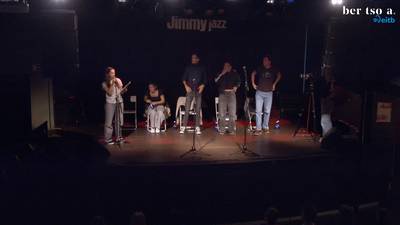 Julioren etxeko objetuak. Julio Soto atzekoei