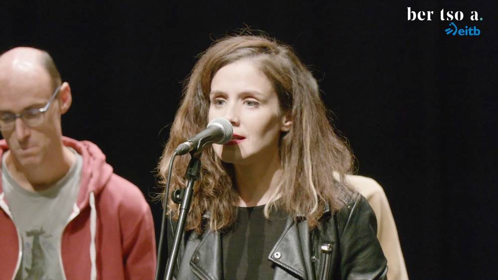 Hasierako agurra. Alaia Martin