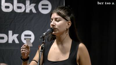 Oinak emanda. Aiala Irurtia