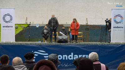 Hausnarketan. Unai Agirre eta Jone Larrinaga