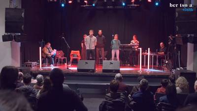 Verdury Hall merkatuan duela 40 urte harrapatuta geratu, gaur, bertso saioan agertu. Denak.