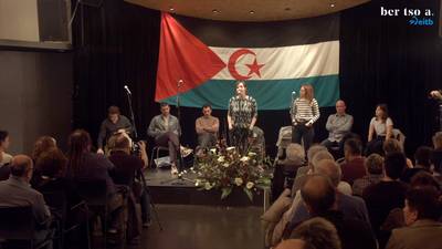 Adineko bikotea osasun sistema pribatura joateko asmoarekin. Oihana Iguaran eta Maddalen Arzallus.