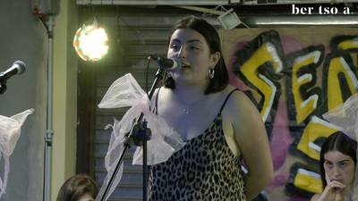 Bakarka komodinarekin. Maider Altuna