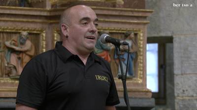 Bizitzako garai ezberdinei begira. Bakarka. Iker Zubeldia