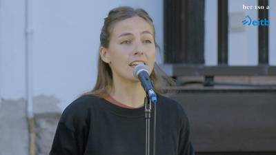 Aspaldiko maitasun gutunei begira. Nerea Ibarzabal
