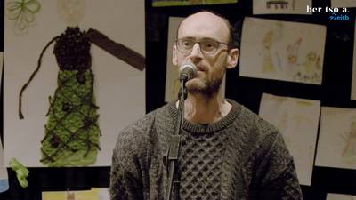 Umeak egunean ordu bat erosi nahi dizu berarekin egoteko. Amets Arzallus.